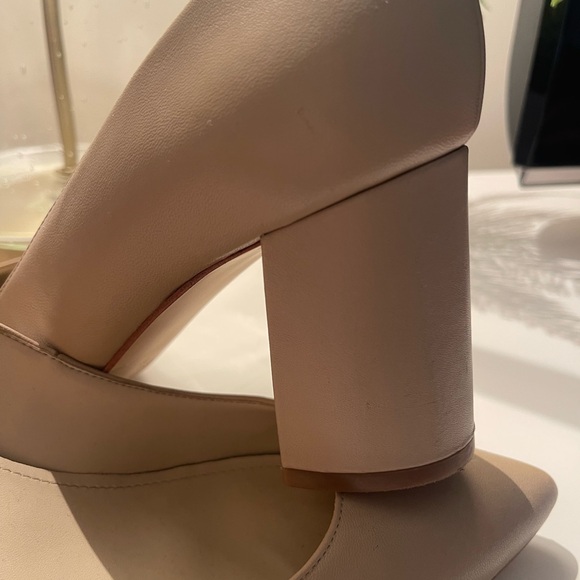 Neutral heels - Picture 2 of 5